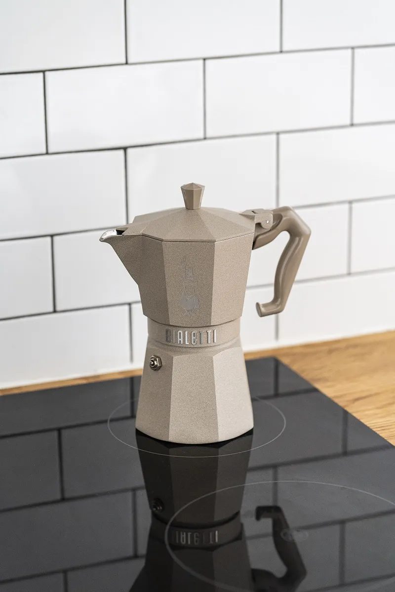 BIALETTI 9077 Moka Exclusive indukciós kotyogós kávéfőző, homok, 3 adagos – 2. kép