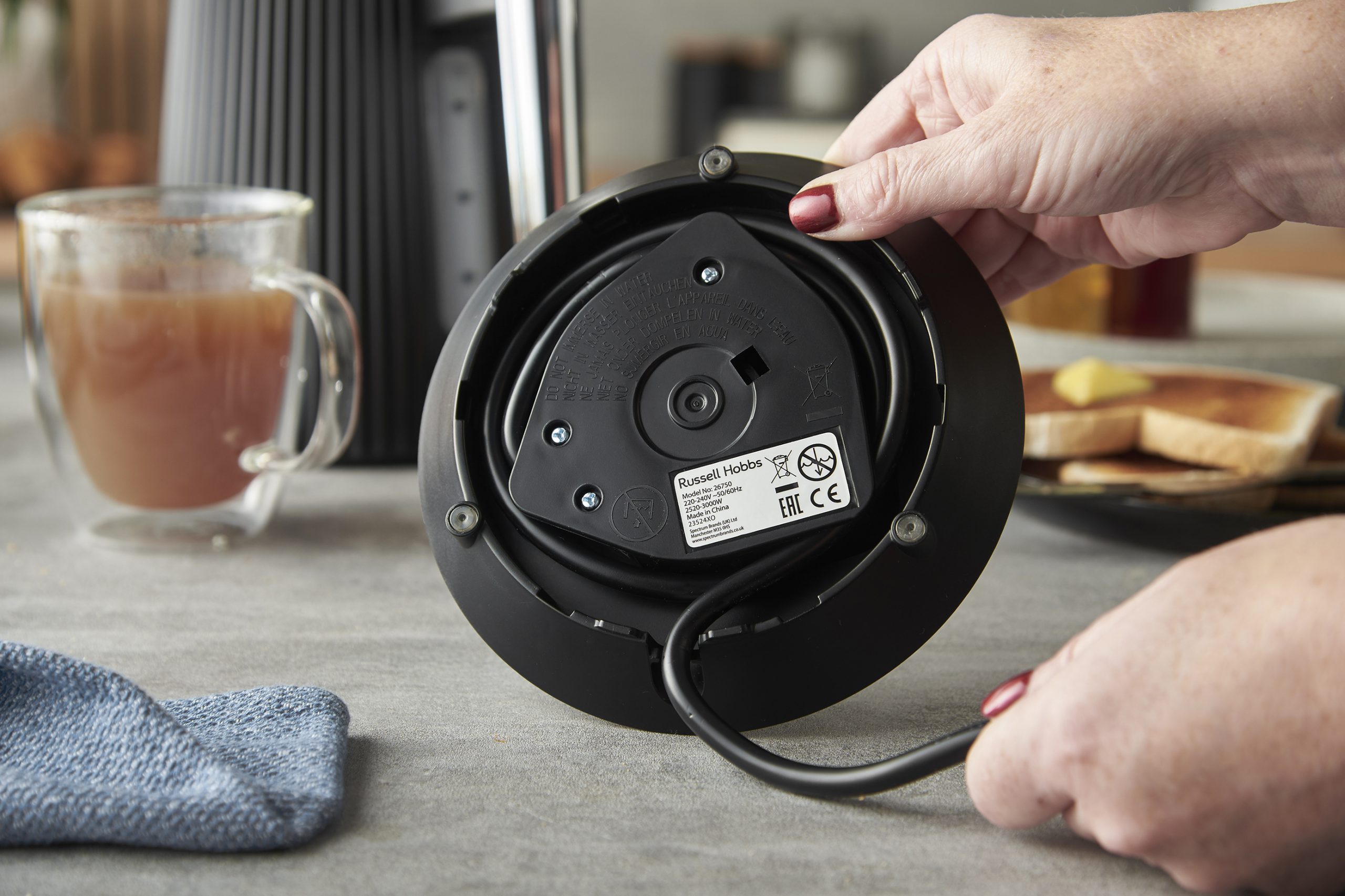 RUSSELL HOBBS 26750-70/RH Brontë Black vízforraló belső világítással – 3. kép