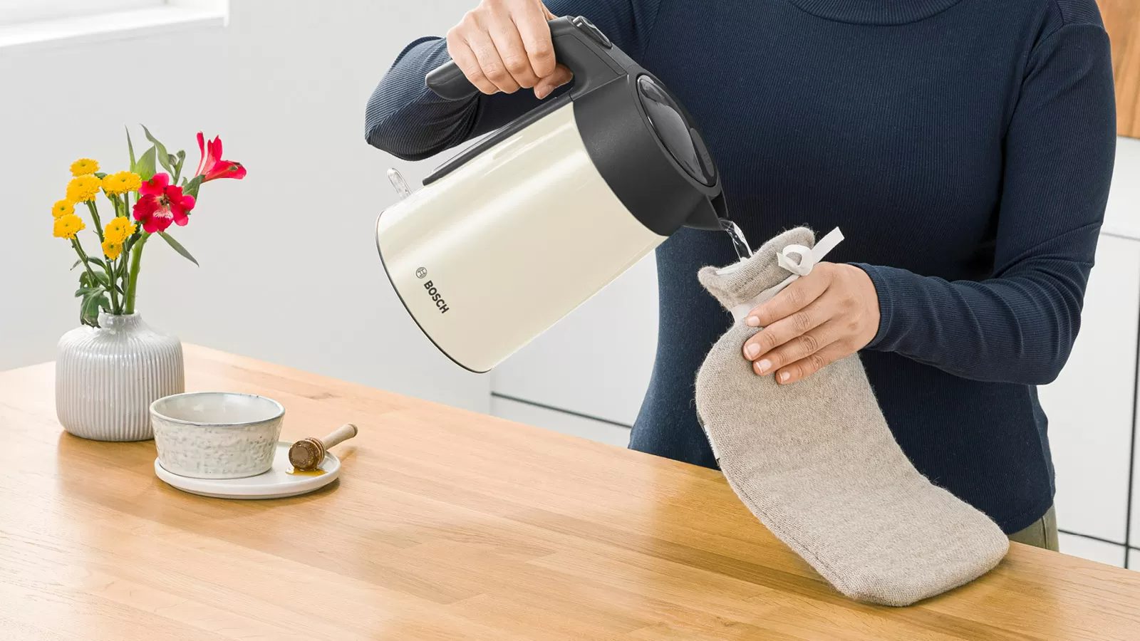 BOSCH TWK7L467 nemesacél vízforraló, 2400 W, 1,7 l, krémszínű – 6. kép