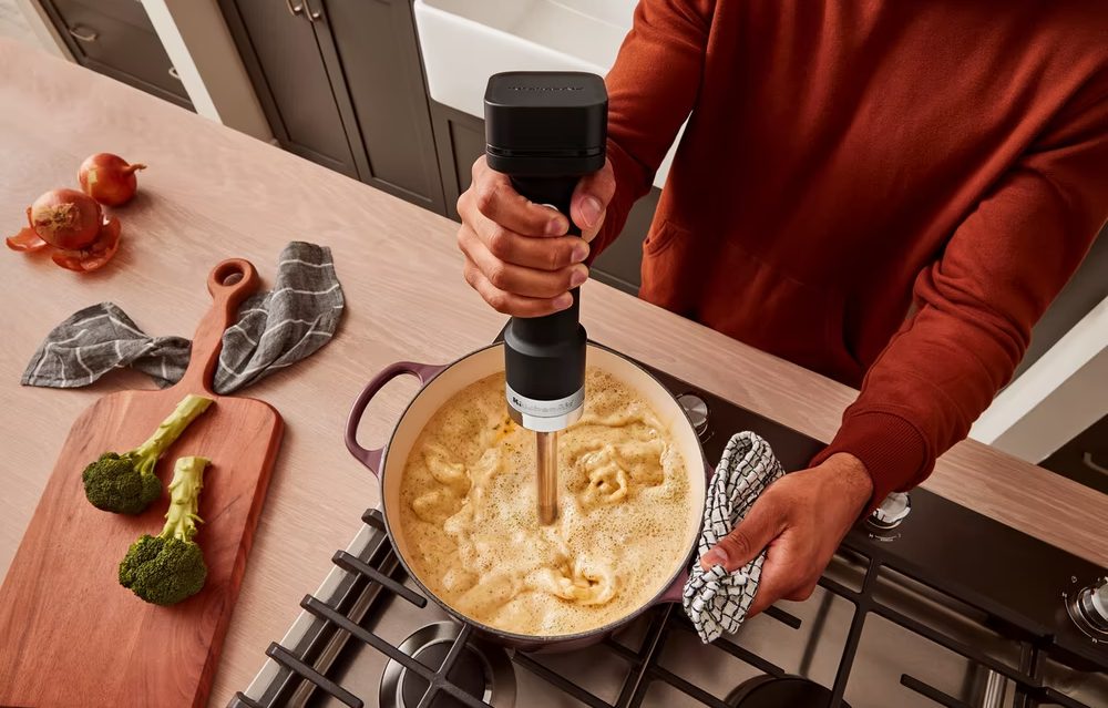 KITCHENAID 5KHBRV05BM vezeték nélküli botmixer szett aprítóval és habverővel, akkumulátor nélkül – 4. kép