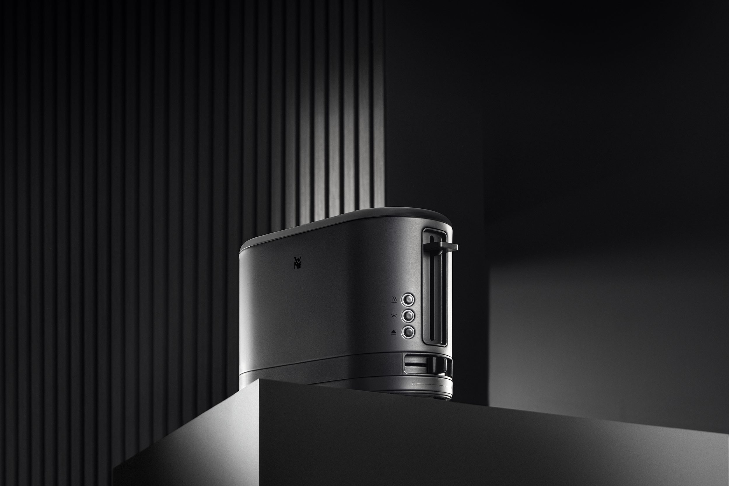 WMF KITCHENminis® egynyílásos fekete kenyérpirító, 600 W – 8. kép