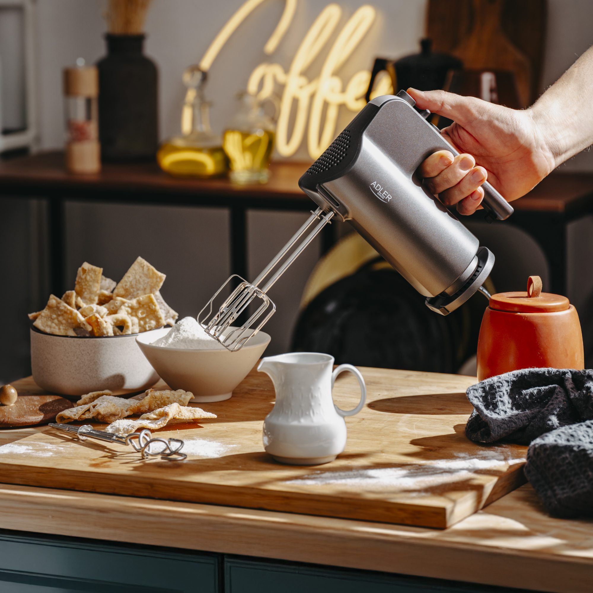 ADLER AD4230 kézi mixer 5 fokozattal és tartozéktálcával – 6. kép